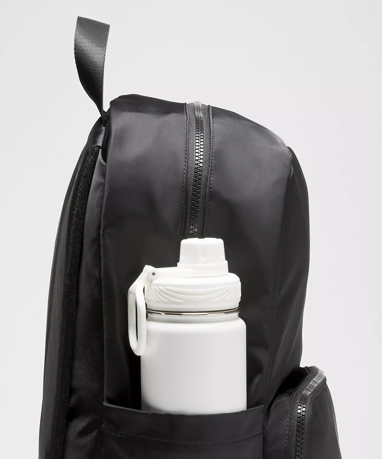Everywhere Backpack 22L in black showing side bottle pocket